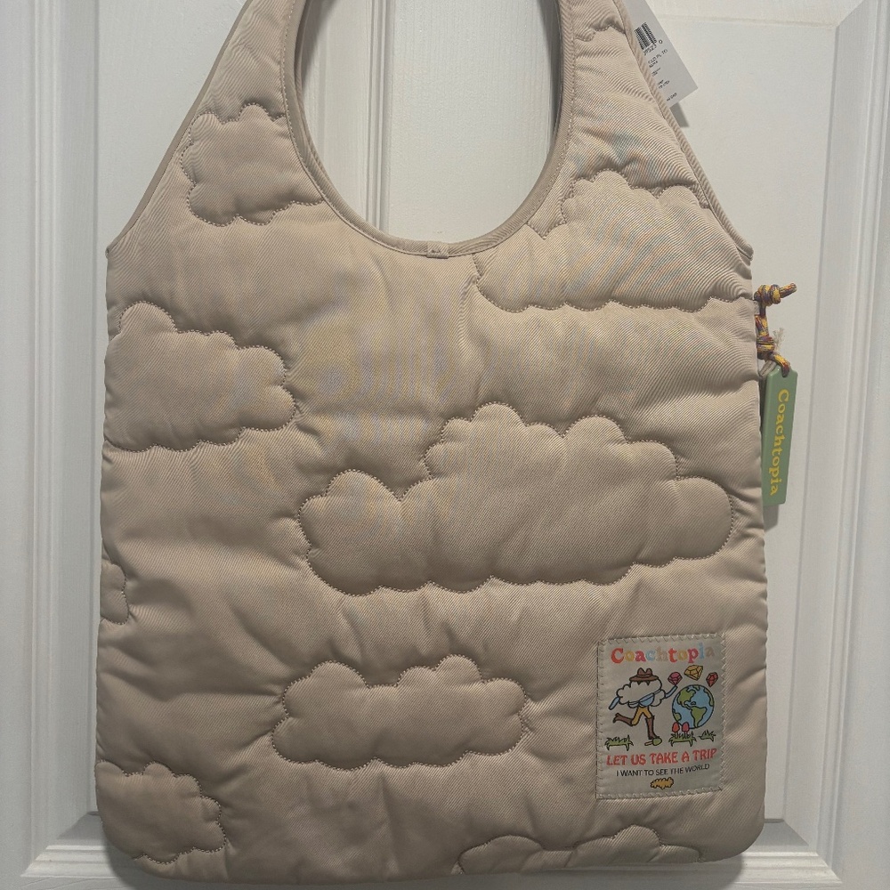 COACHTOPIA LOOP FLAT TOTE WITH CLOUD QUILTING. NEW W/TAGS.